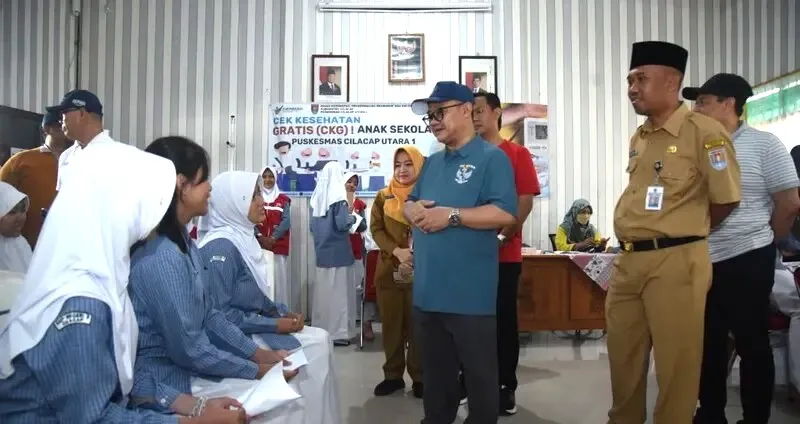 Mendikdasmen Kunjungi Sekolah di Cilacap, Tinjau MBG hingga Cek Kesehatan Gratis