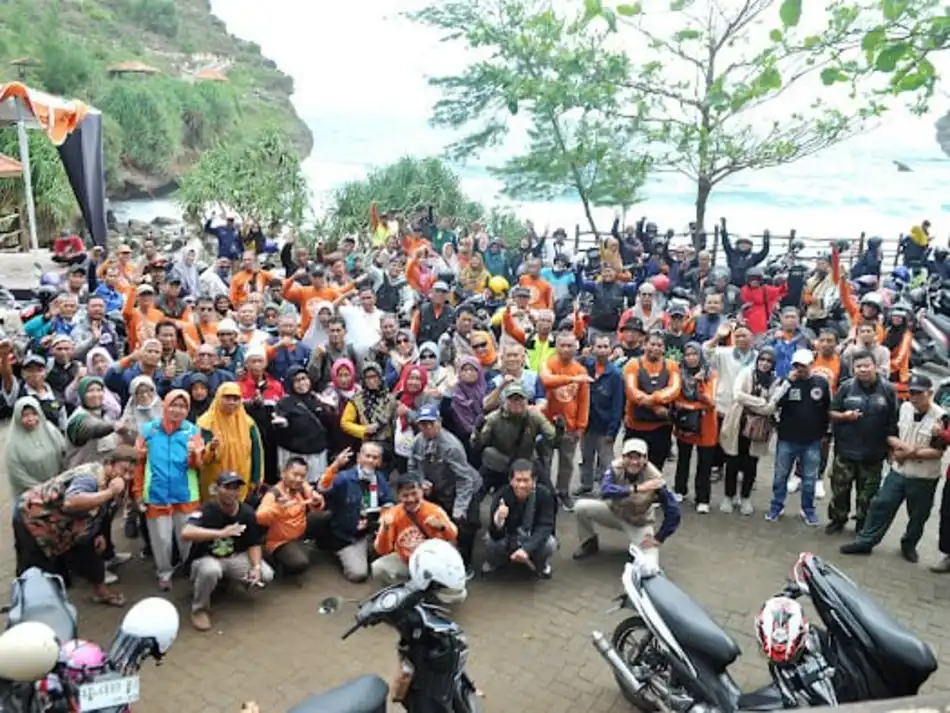 Touring BikersMu Klaten Meriahkan HUT ke-80 RI dengan Dakwah dan Aksi Sosial
