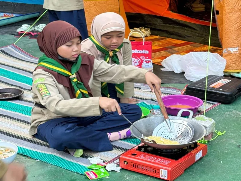 Tumbuhkan Jiwa Kebersamaan Dalam Cinta Lingkungan di Frisa Camp