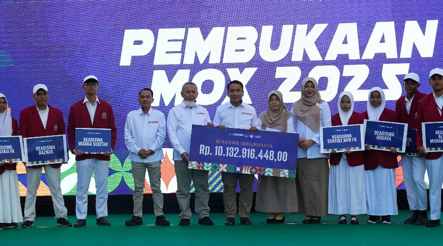 UM Surabaya Gelontorkan Beasiswa Rp 10 Miliar untuk Mahasiswa Baru 2025
