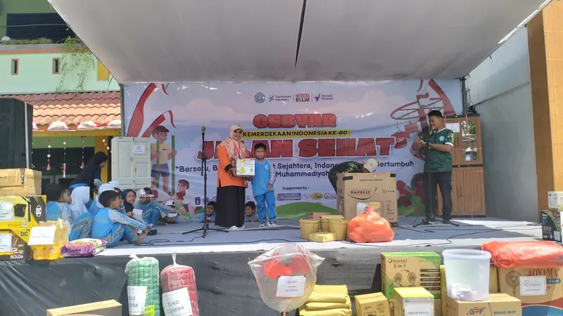 Jalan Sehat Gebyar Kemerdekaan SD Muhammadiyah Benjeng Penuh Semangat
