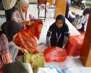 Merawat Tempat Ibadah, Menumbuhkan Pustaka: KKN UAD Tinggalkan Jejak Abadi