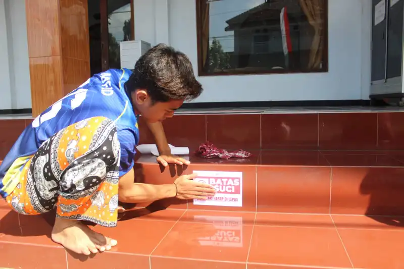 Mahasiswa KKN UAD revitalisasi Masjid At-Taqwa (Istimewa/PWMU.CO)