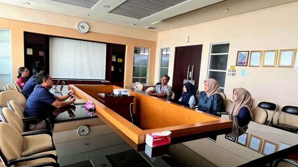 Mahasiswa Kesmas UMG dapat Pengalaman Lapangan Lewat Magang di PT Semen Indonesia Logistik