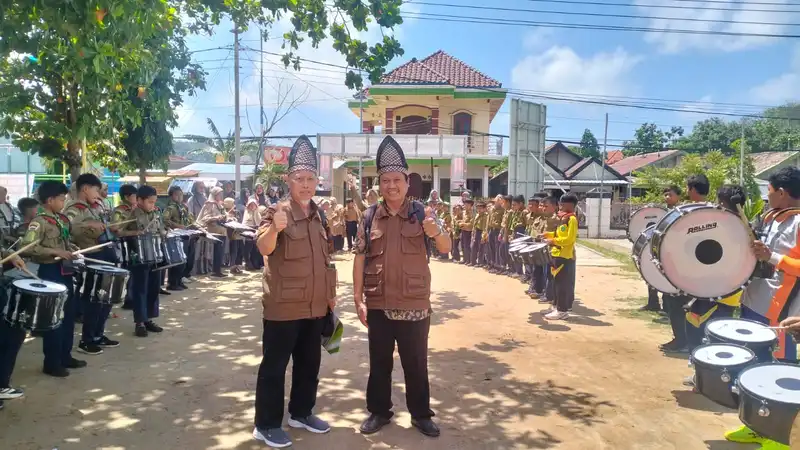 Antusiasme Wali Murid SD Mutu Bawean Wujudkan Sekolah Sehat dan Nyaman