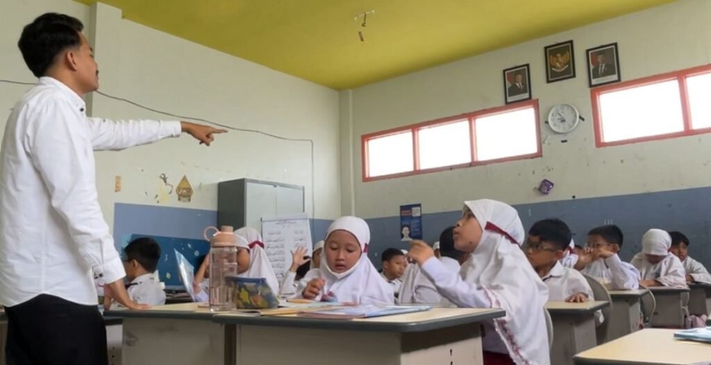 Seni Membuat Soal HOTS: Cara Guru Menyalakan Otak Anak SD
