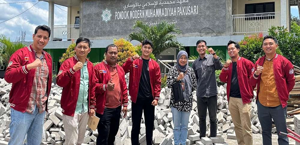 Mahasiswa KKN Unmuh Jember Benahi Fasilitas Pondok Muhammadiyah Pakusari