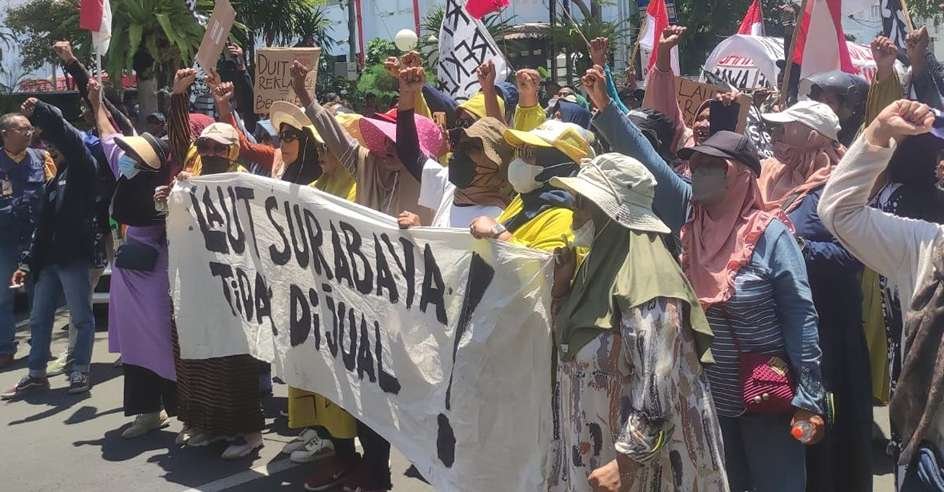 IMM Surabaya Gelar Aksi Damai Tolak Surabaya Waterfront Land