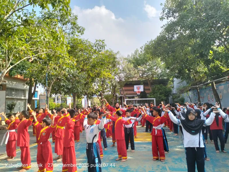 Semangat Siswa SD Muhammadiyah 2 GKB Gresik dalam Latihan Bersama di Tapak Suci Day