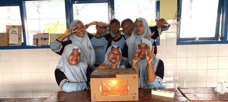 Siswa MTs Muhammadiyah 4 Bulubrangsi Sulap Kardus Bekas Jadi Alat Penetas Telur