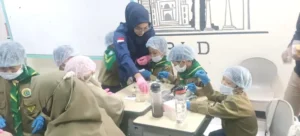 Apoteker Cilik SD Musix Bereksperimen Meracik Obat, Begini Keseruannya