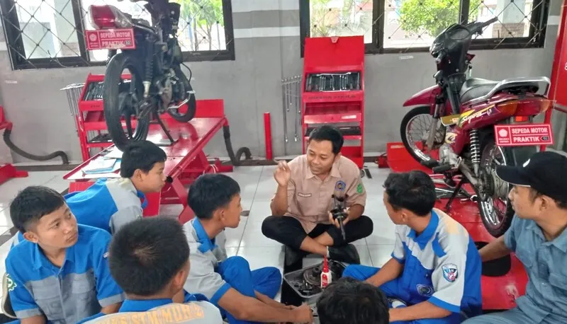Berlangsung Lancar, Supervisi di SMK Muda Genteng Ungkap Kinerja Baik Guru TSM