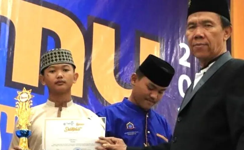 Keterbatasan Bukan Penghalang: Dua Siswa SMK Mudisa Sabet Juara Lomba Adzan di Ajang Fashmu 2025