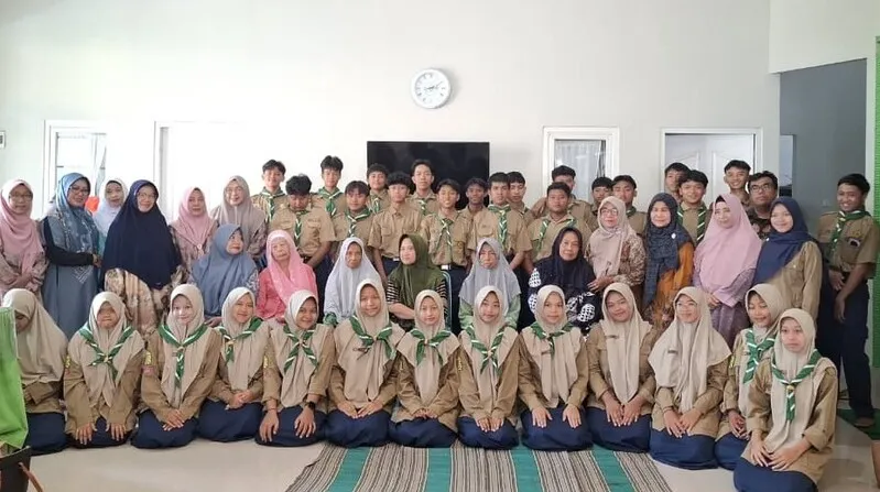 Peringati Maulid Nabi dengan Berbagi, SMK Milan Gelar Bakti Sosial di Pondok Lansia Miftakhul Jannah