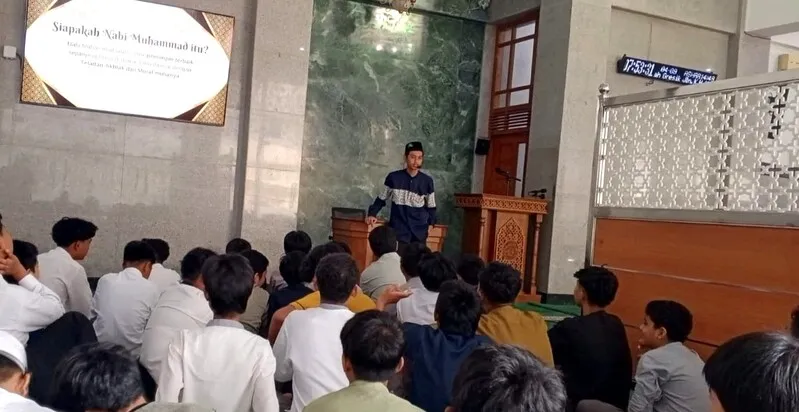 Kajian Islami hingga Bagi Hadiah Warnai Peringatan Maulid Nabi di Spemutu Gresik