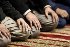 Kesombongan Membinasakan, Kerendahan Hati Mengangkat Derajat