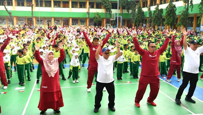 Meriah, Seribu Siswa SD Muhammadiyah 12 Pamulang Ikuti Senam Anak Indonesia Hebat Bersama Mendikdasmen