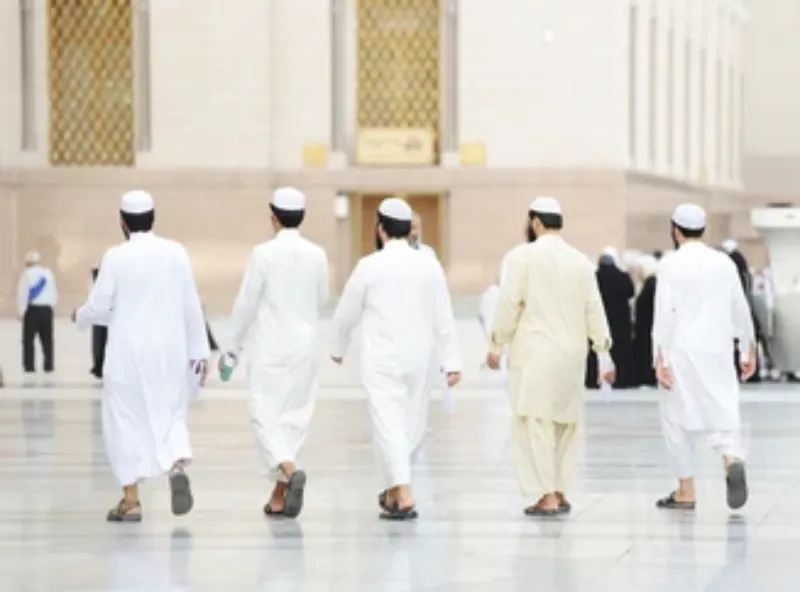 Mengarungi Samudera Dunia dengan Perahu Takwa