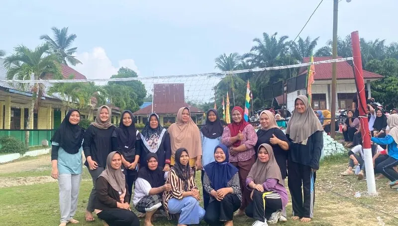 Voli Sore Jadi Sarana Mahasiswa KKN Umri Jalin Keakraban dengan Warga Desa Kerinci Kanan