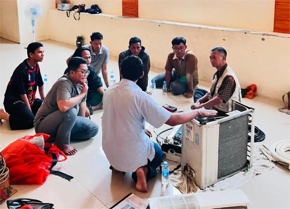 PCPM Semampir Gembleng Pemuda dengan Pelatihan Teknisi AC