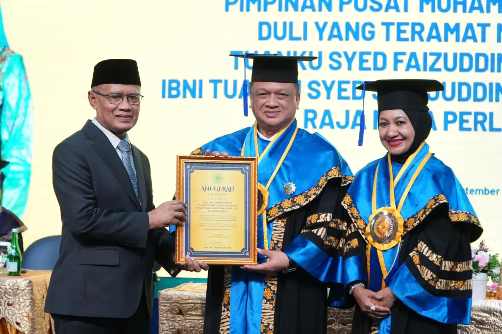 Raja Muda Perlis Terima Doktor HC dan Bintang Tertinggi Muhammadiyah