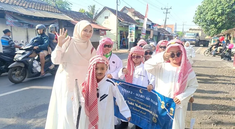 Peringati Maulid Nabi, SD Muhita Adakan Pawai Taaruf Sambil Tebar Kebaikan