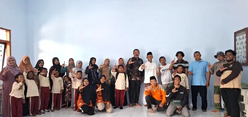 Hijaukan Sekolah, Hasilkan Rupiah: SD Aisyiyah Cindogo Sosialisasikan Program Pembibitan Pohon Sengon