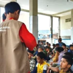 Perdana Bertugas, Tim PDS SD Almadany Kawal Ketertiban Salat Jumat Siswa