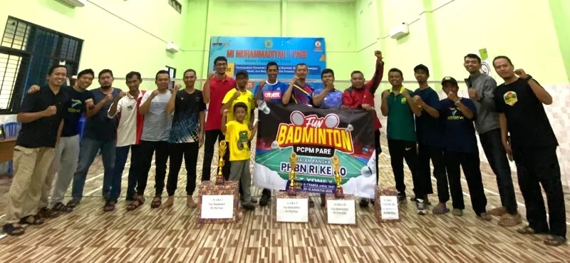 Unik! PCPM Pare Gelar Lomba Badminton HUT ke-80 RI dengan Penghargaan Pemain Paling Menghibur
