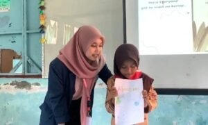 About Me: Metode Kreatif KKN UMG untuk Pacu Kepercayaan Diri Siswa