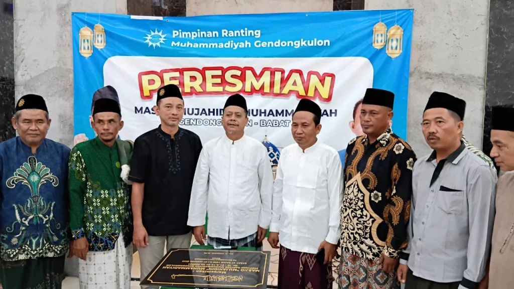 Penandatanganan Prasasti Peresmian Masjid Mujahidin Oleh Ketua PDM Lamongan