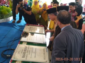 Di Malang, Syafiq Tandatangani 3 Prasasti