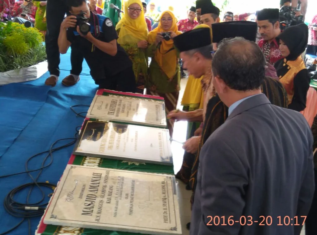 Di Malang, Syafiq Tandatangani 3 Prasasti