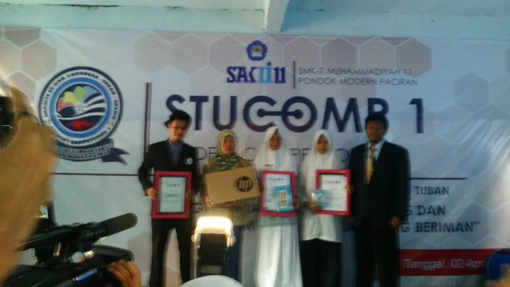 SMK TI 11 Paciran Gelar Stucom