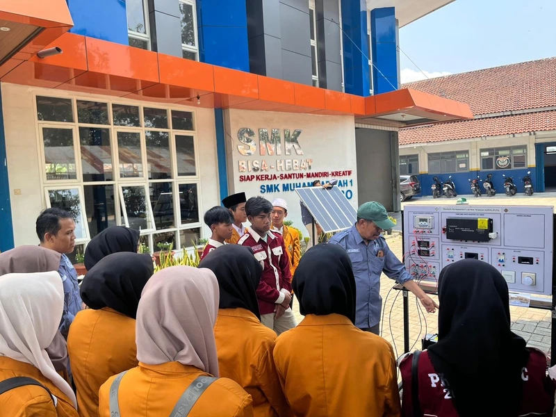 SMK Muhammadiyah 1 Ngoro Menerima Pelatihan dari PSOC ITS