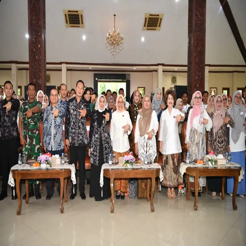 Pelatihan PKW Lamongan: Kemendikdasmen dan Dekranas Lestarikan Tenun, Cetak Wirausaha Muda