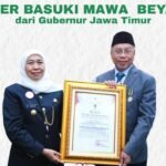 Ketua Kwarwil HW Jatim Ucapkan Selamat atas Penghargaan Jer Basuki Mawa Beya untuk Prof. Sukadiono