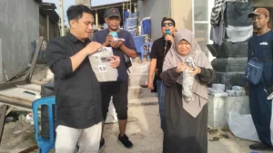 Keakraban Guru dan Karyawan SMP Muven Terjalin Erat Melalui Acara Tukar Kado