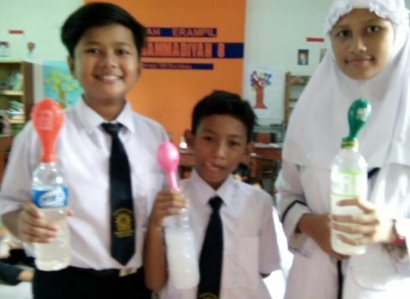 Asyiknya Membuat Balon Mengembang tanpa Ditiup