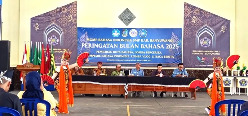 Penampilan Tari Gandrung dan Puisi Siswi SMK Muda Genteng Semarakkan Peringatan Bulan Bahasa 2025