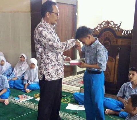 SMPM 1 Pamekasan Apresiasi Siswa Hafal Juz 30