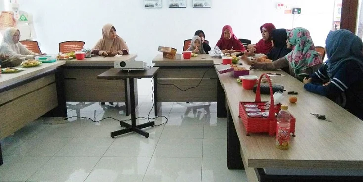 Rujakan Diselingi Rapat Ikwam Berlian School, Hasilnya Mengejutkan