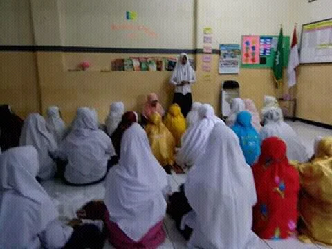 Kehabisan Tempat, Kelas pun Berubah Menjadi Mushala