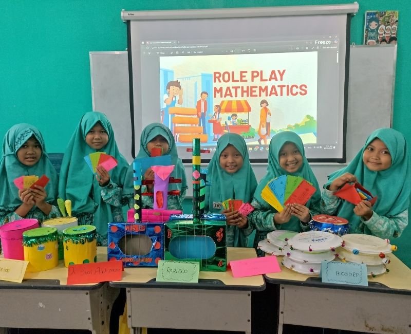 Siswa Kelas 4 SD Mumtaz Ubah Sampah Jadi Melodi dan Media Belajar Matematika