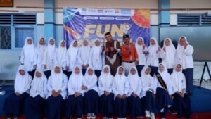 SMP MUTU Blimbing Lamongan Gelar Fun English and Cultural Exchange: Belajar Bahasa Inggris Langsung dengan Bule Afghanistan