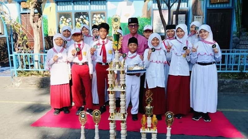 Berkat Latihan Rutin, Tim Paskibra SDM Limas Raih Juara 2 Kategori Utama se-Jawa Timur