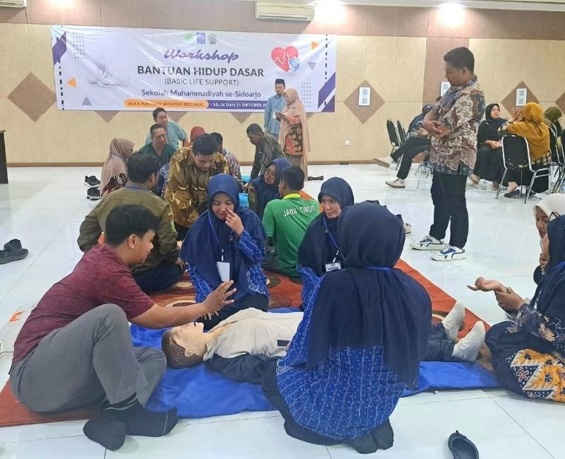 Pelatihan Bantuan Hidup Dasar Sekolah Muhammadiyah se-Sidoarjo: Membangun Pendidik Tanggap Darurat