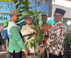 Muhammadiyah Kota Batu Tanam 1.495 Pohon Produktif dalam Gerakan Go Green Milad ke-113