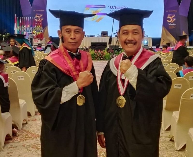 Dua Tokoh Muhammadiyah Surabaya Jadi Wisudawan Inspiratif UM Surabaya