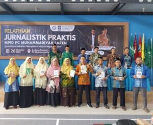 Sepasang Aktivis Dakwah dari Laren: Menyemai Cahaya Lewat Tulisan